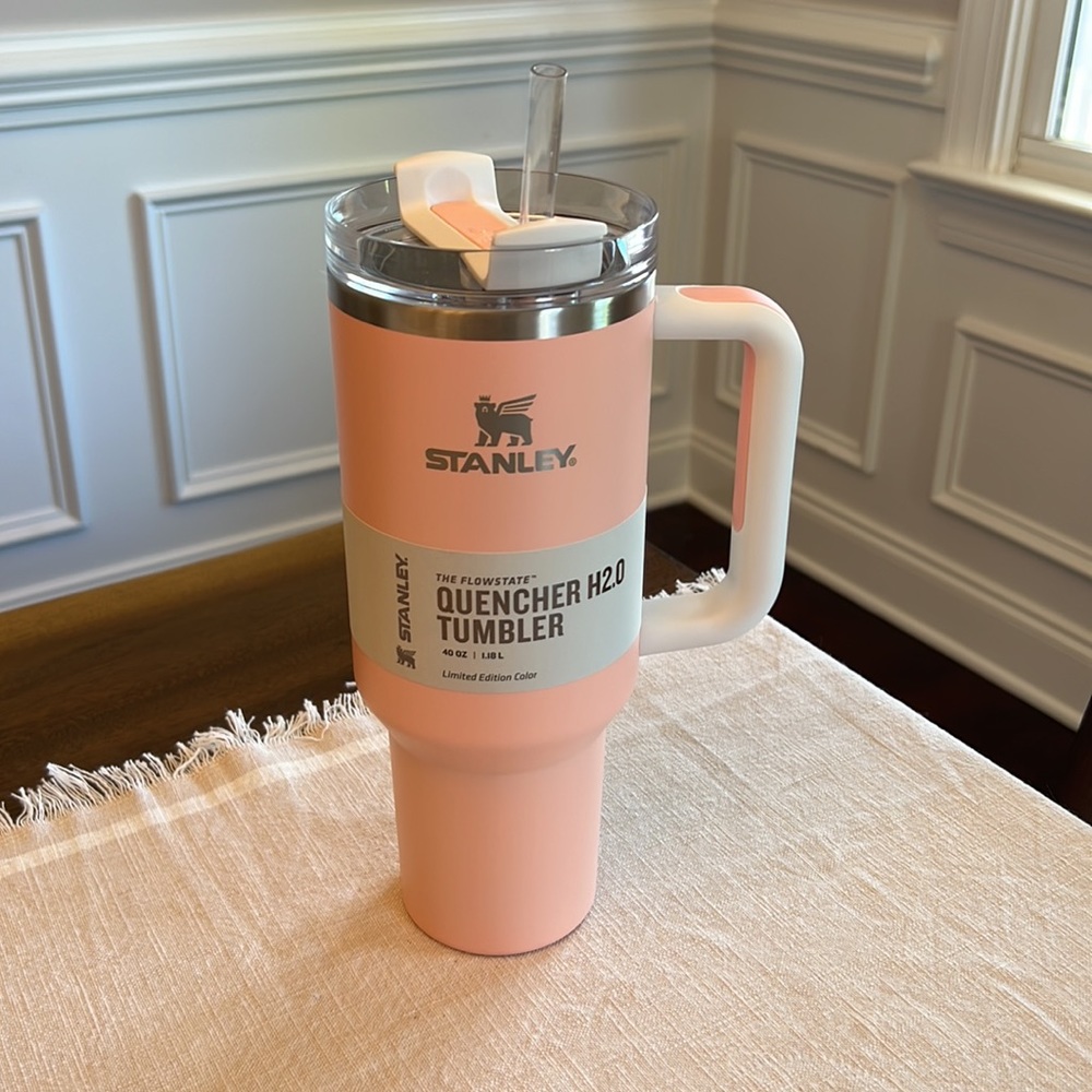 NWT Stanley Peach LIMITED EDITION 40oz Quencher